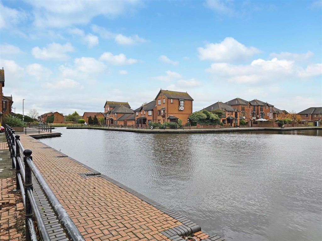 Images for 77 Monins Avenue