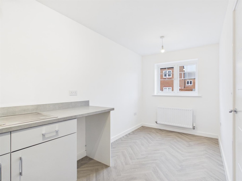 Images for 39, Redcliff Close