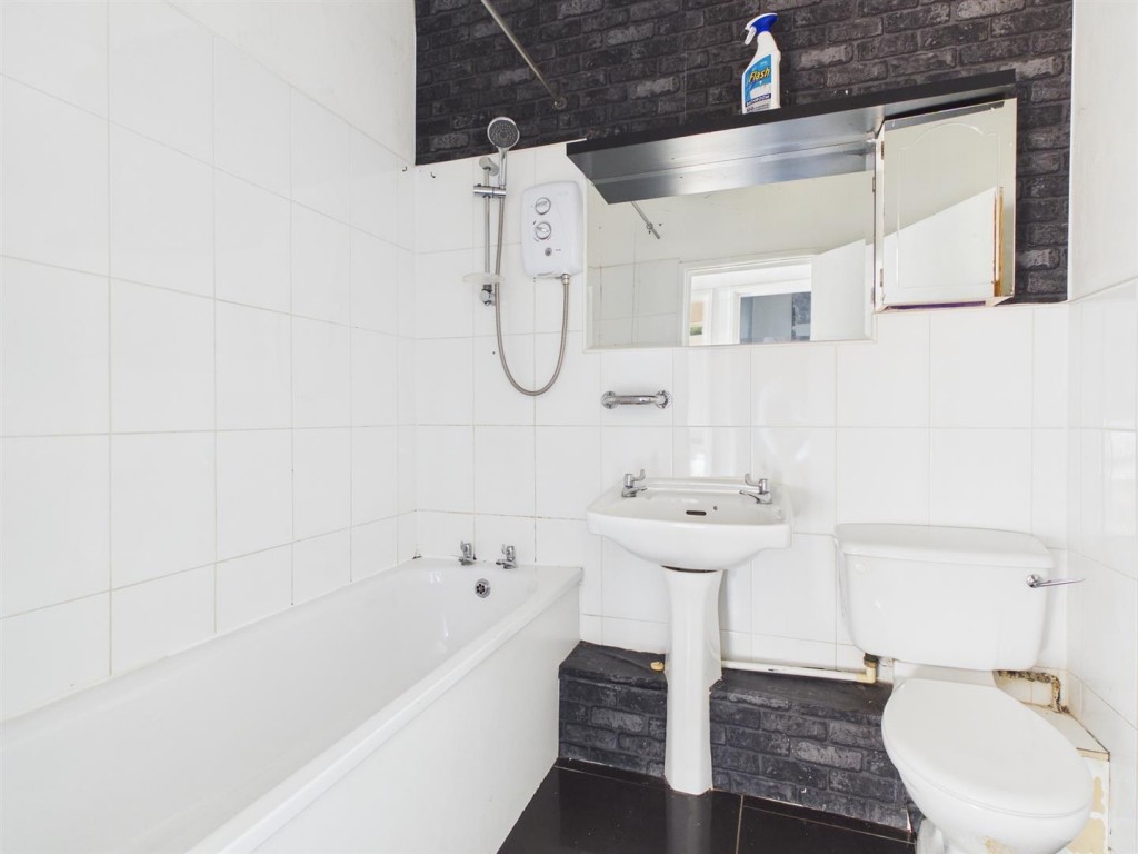 Images for Flat 2, Furlong Court